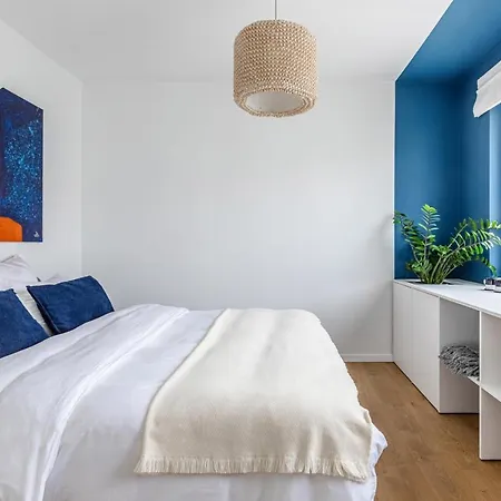 Royal Atheneum By Citylife Suites Apartment