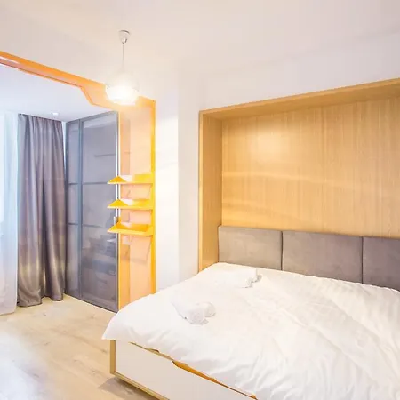 Royal Atheneum By Citylife Suites