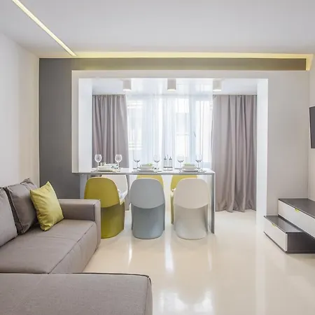 Royal Atheneum By Citylife Suites Apartment *