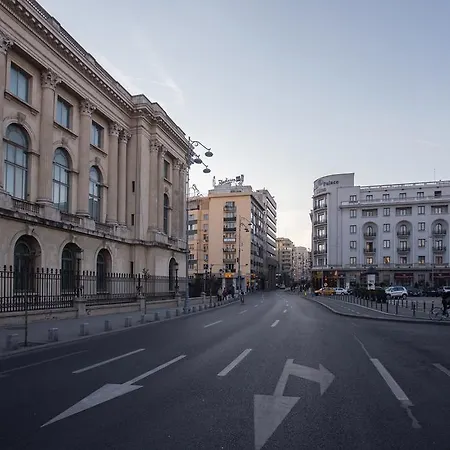 Royal Atheneum By Citylife Suites *